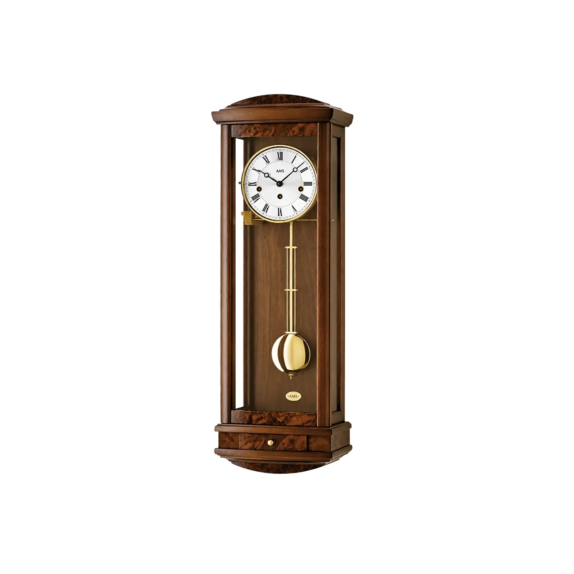 Nussbaum-Wanduhr mit rundem Zifferblatt, goldfarbenen Pendelgewichten und Holzgehäuse.