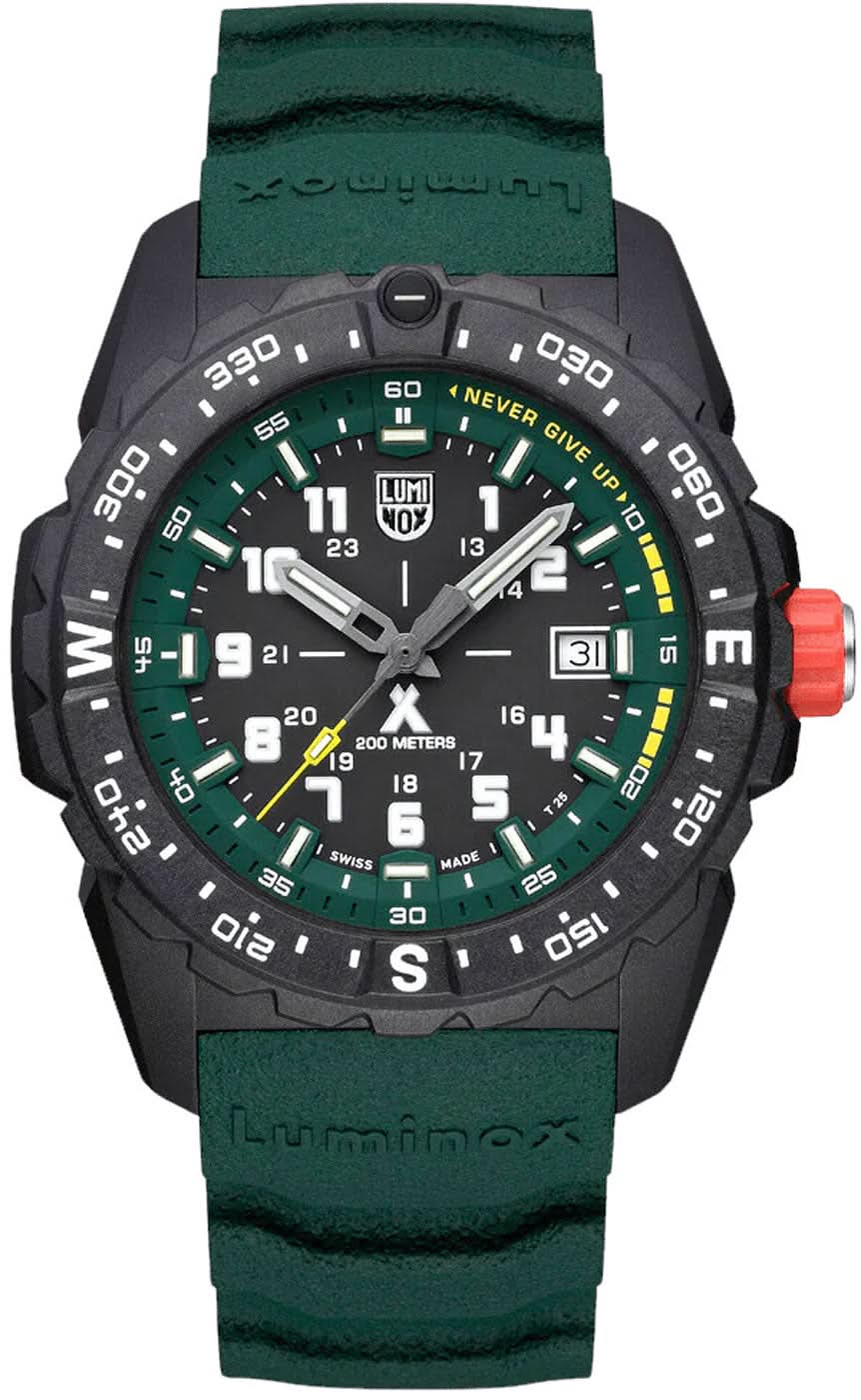 Pulsera de hombre con correa verde, caja negra y números luminosos