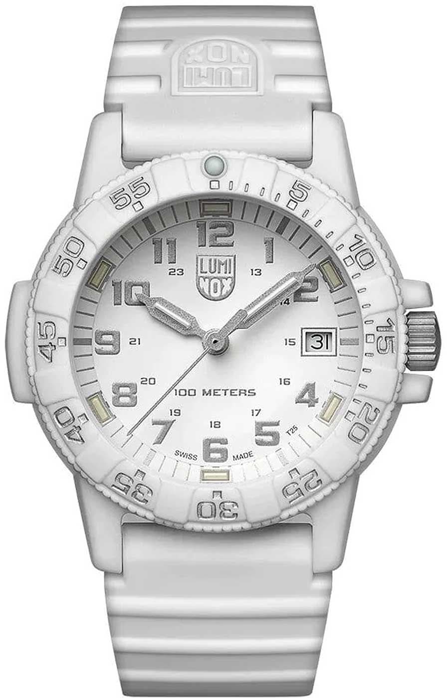 Reloj deportivo con esfera gris, fecha a las 3 en punto, correa de silicona