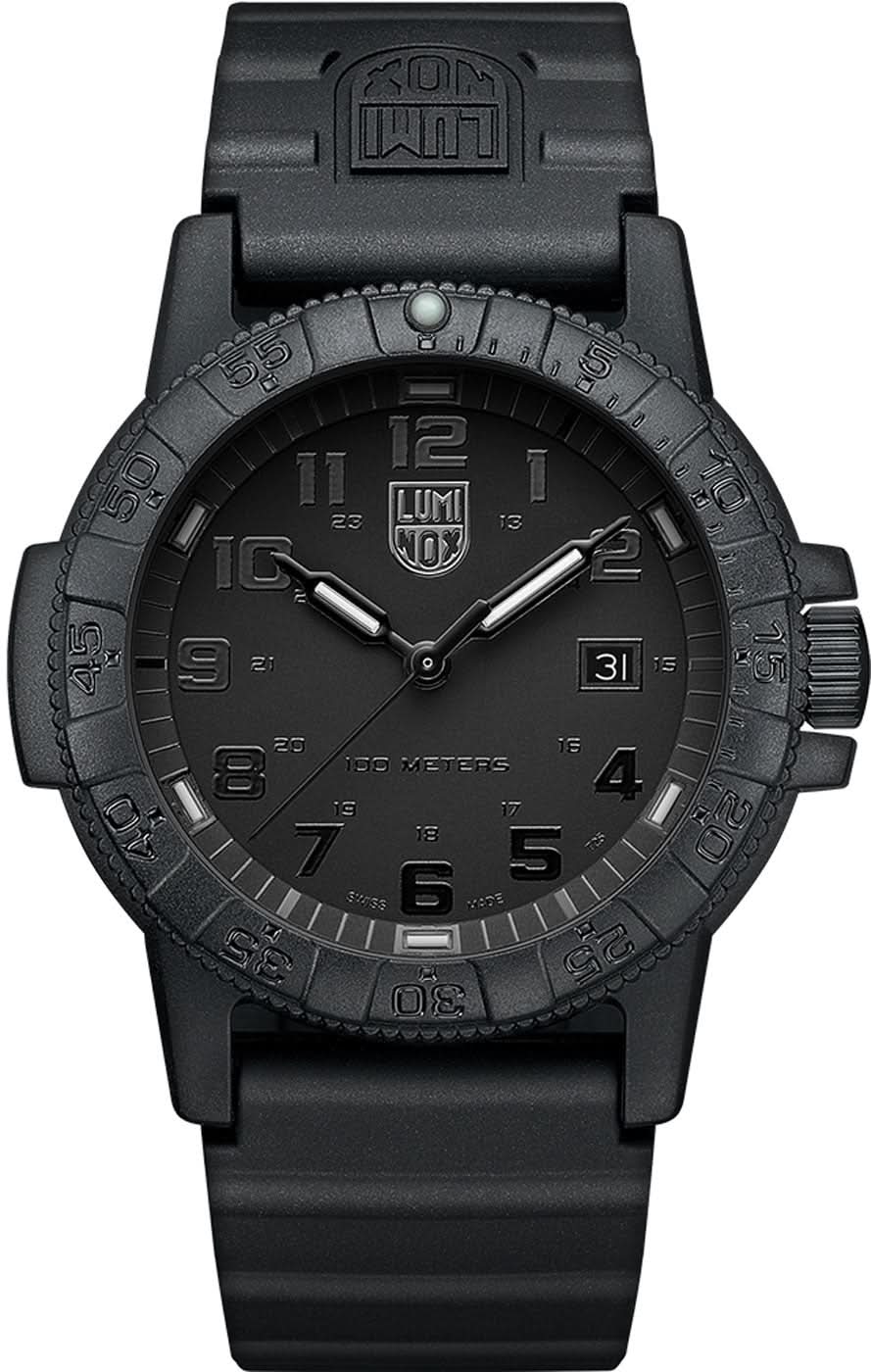 Reloj de buceo Luminox con caja negra, correa de caucho y visualización de fecha
