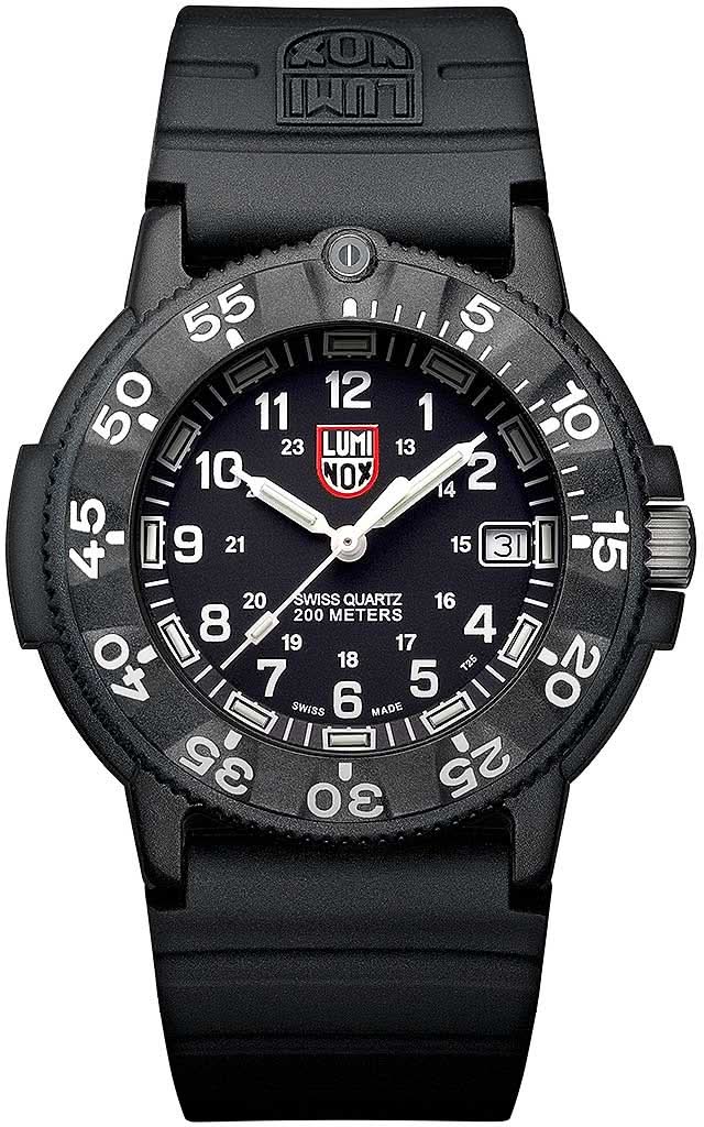 Reloj negro para hombre con correa de caucho, esfera negra e índices luminosos