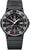 Reloj deportivo con esfera negra, bisel negro, correa negra e índices luminosos