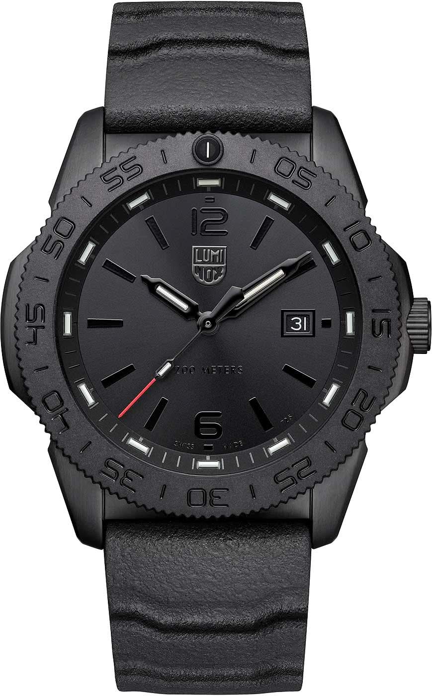 Reloj Luminox para hombre: esfera negra con ventana de fecha (3) y correa de silicona negra.