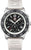 Reloj de hombre con esfera negra, bisel plateado y correa de silicona beige.
