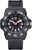 Reloj de hombre con caja negra, esfera negra y correa negra.