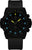 Reloj para hombre con correa de silicona negra, índices luminosos en amarillo y azul