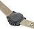 Reloj de hombre con correa textil beige, caja negra y bisel con números