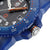 Reloj de pulsera para hombre Detalle: diseño de bisel azul con números y corona a la derecha de la caja.