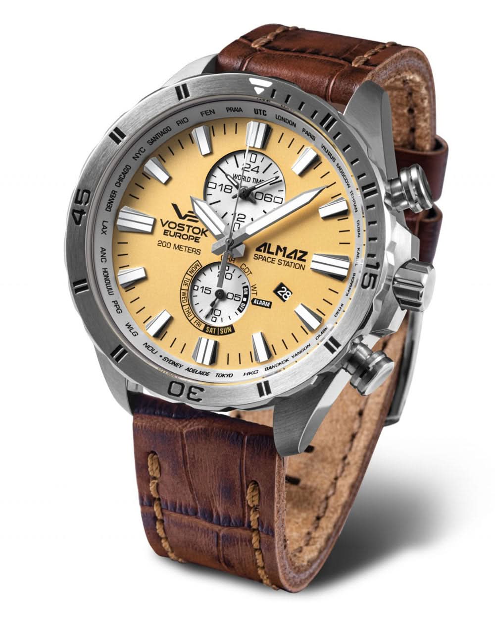 Reloj de hombre Almaz YM8J con correa de cuero marrón, caja plateada y esfera beige