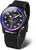 Reloj de hombre con esfera negra, bisel morado y correa de malla metálica negra