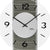 Nahansicht Wanduhr-Zifferblatt: graue Fläche, schwarze Zeiger, Ziffern 12,9,6,3