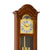 Reloj de pie de madera, vista frontal con esfera redonda y partes de péndulo doradas