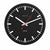 Reloj de pared redondo con esfera negra, marcadores de hora blancos y manecillas rojas