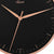 Esfera de reloj de pared con manecillas de hora y minuto en oro rosa sobre fondo negro