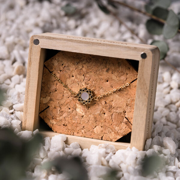 Composition Pulsera con colgante de nácar blanco - Holzkern Modell: Jewelry