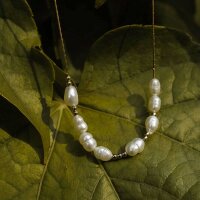 Familytie collar (Perla/Oro) collar delicado con colgante de perla - Holzkern modelo: Jewelry