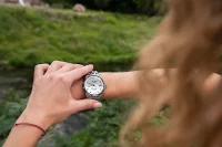 Reloj de mujer plateado con brazalete de acero inoxidable - Modelo Vostok Europe VS42-125A755B